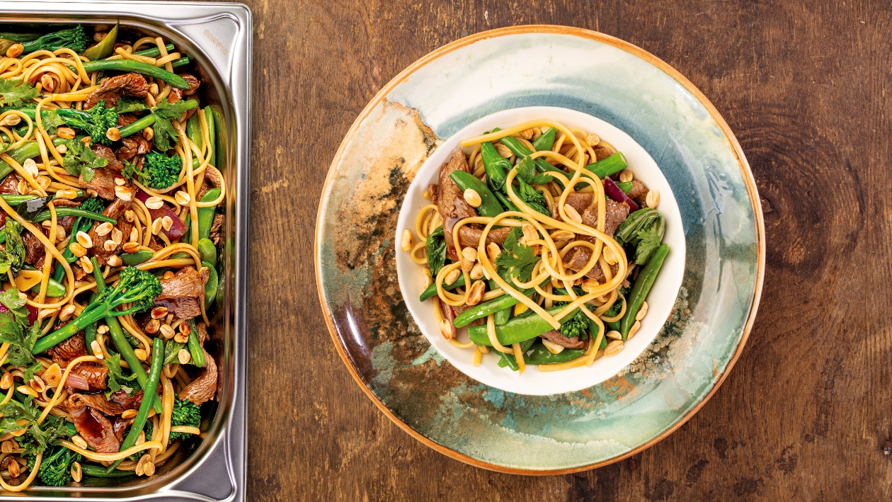 Wołowina Teriyaki zielone warzywa / pszenny makaron